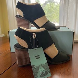 Toms NWT Block Sandals